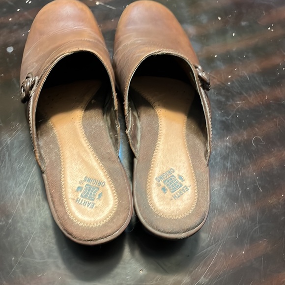 Size 10 Brown leather clogs. - Picture 3 of 6